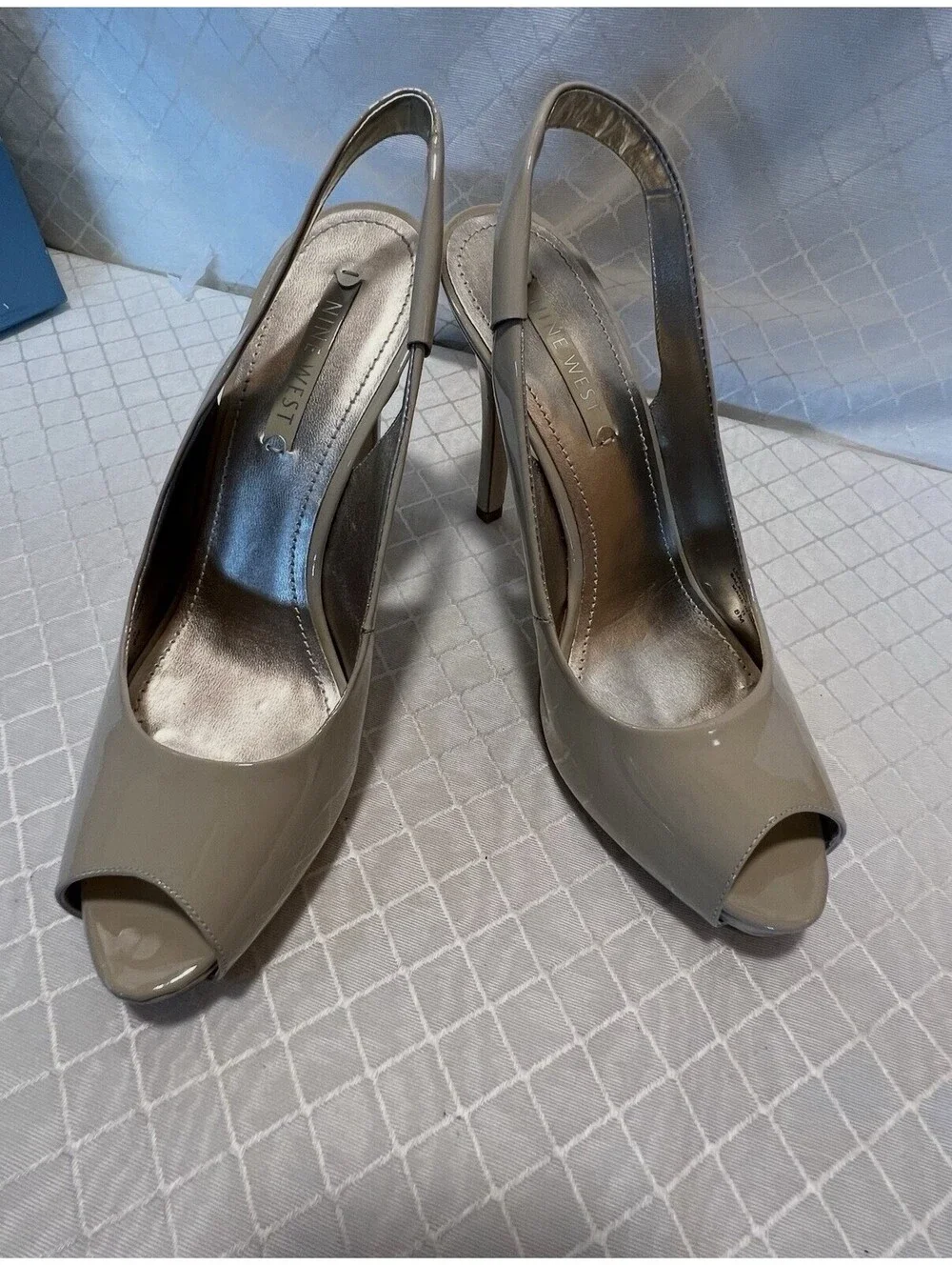 Nine West peep-toe slingback pumps Beige patent leather:Sz 8